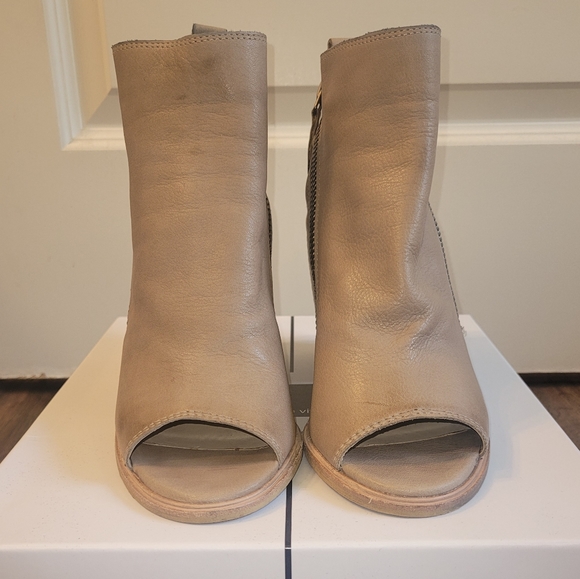 Dolce Vita Port Open Toe Heel Almond Leather - Picture 2 of 8